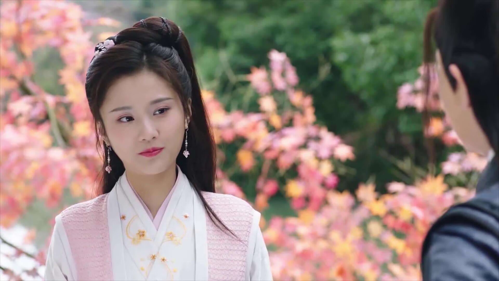 “足球场馆夜间照明改造完毕，比赛夜场精彩纷呈”，足球场夜间照明灯